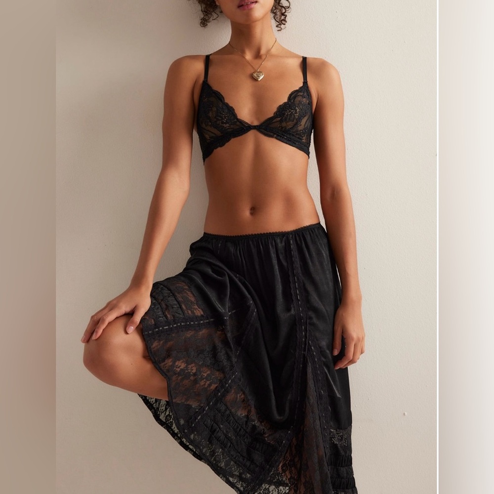 NWT Free People Sold Out Black Morning Breeze Half Slip Skirt Size: Small